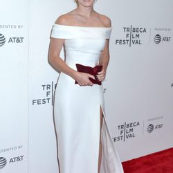 Emma Watson con un vestido de escote bardot en el Festival de Cine de Tribeca
