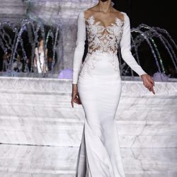 Vestido con pecho de encaje de la colección 2018 en en la Barcelona Bridal Week