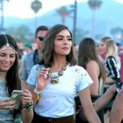 Olivia Culpo con un look boho-chic en el festival Coachella 2017