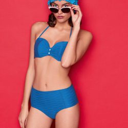 Bikini de color azul de la colección retro de Etam de la temporada verano 2017