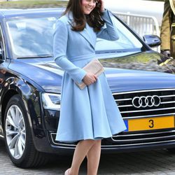 La Duquesa de Cambridge perfecta de azul