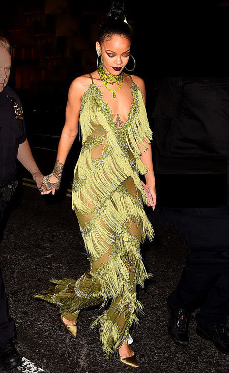 Rihanna con un jumpsuit verde de L'Impasse en la fiesta de los MTV Music Awards 2016
