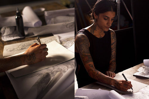Sara Hunjan trabajando en la colección 'Tattoo' de TOD'S