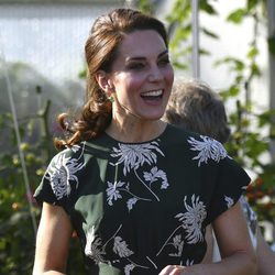 Kate Middleton con un vestido muy primaveral de Rochas