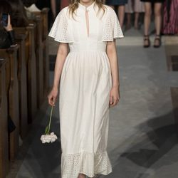 Vestido blanco de la colección verano 2017 de Alexa Chung presentada en Londres