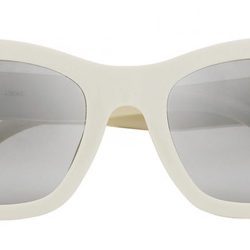 Modelo blanco de la nueva colección primavera/verano 2017 de gafas de sol vintage de Loewe