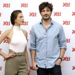 Alessandra Ambrosio y Andrés Velencoso protagonizan la nueva campaña de Xti