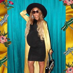 Look casual con vestido negro ajustado premamá de Beyoncé