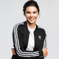 Kendall Jenner con un chandal de Adidas