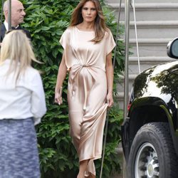 Melania Trump con un vestido de seda de Monique Lhuillier