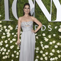 Stephanie J. Block en la alfombra roja de los Tony Awards 2017