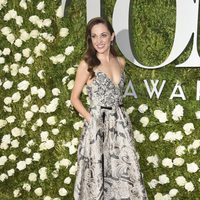 Laura Osnes en la alfombra roja de los Tony Awards 2017