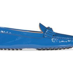Zapato de charol azul de la colección 'Gommino' de Tod's para verano 2017
