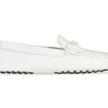 Zapato de charol blanco de la colección 'Gommino' de Tod's para verano 2017