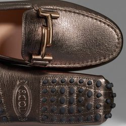 Zapato cobre metalizado de la colección 'Gommino' de Tod's para verano 2017