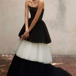 Vestido de tul blanco y negro de la Colección Resort 2018 de Carolina Herrera