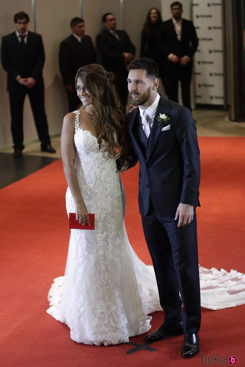 Consentimiento resbalón Regularidad Antonella Roccuzzo con vestido de sirena en su boda con Leo Messi - Foto en  Bekia Moda