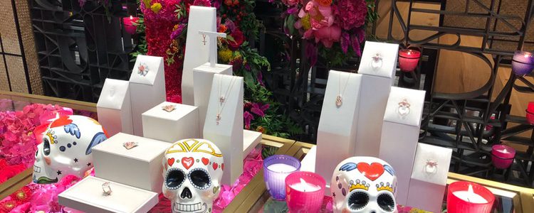 Escaparate de la tienda de Suárez en Madrid con su colección 'Frida'