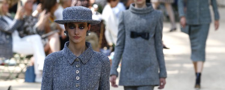 Modelos en la pasarela de Alta Costura de Chanel para otoño/invierno de 2017/2018
