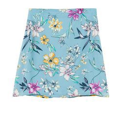 Minifalda azul con flores de Bershka de la colección de verano 2017