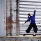 Bailarina del NYC Ballet con sudadera y pantalones de la 'Velvet Rope Collection' de Puma