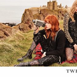 Stella Maxwell y Stella Lucia con lentejuelas en la campaña 'On the road' de Twinset