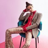 Sara Sampaio con blazer y pantalones de lentejuelas para la colección otoño/invierno 2017/2018 de Pinko