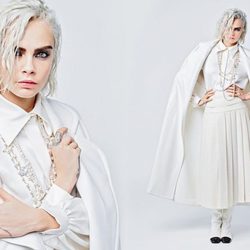 Cara Delevingne con total look blanco de la colección otoño/invierno 2017 de Chanel