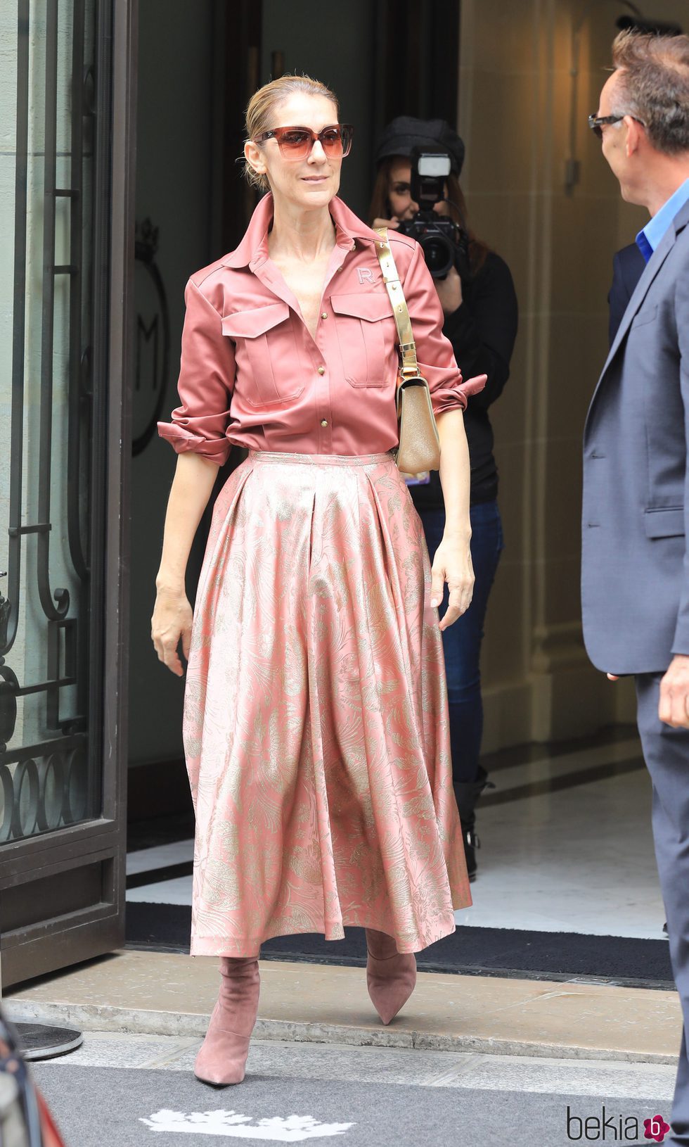 Céline Dion con total look rosa