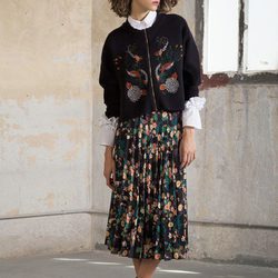 Bomber negra y falda midi de la colección otoño/invierno 2017 de Trucco