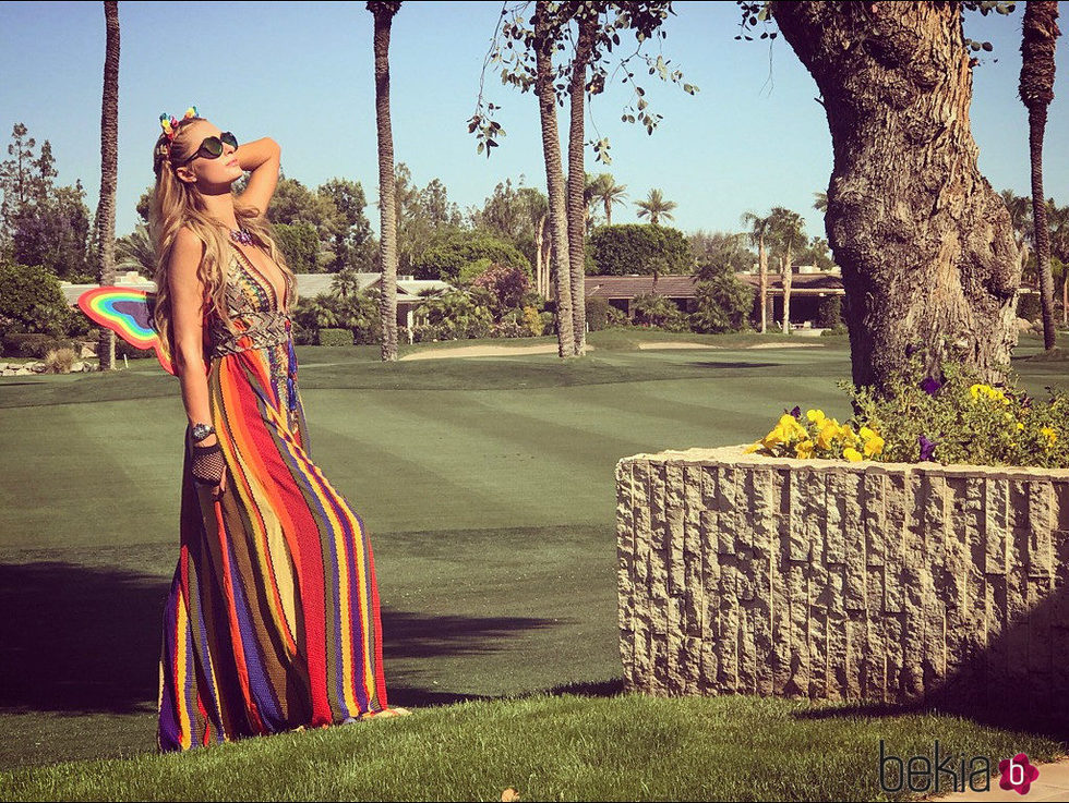 Paris Hilton con un look étnico en el Festival de Coachella