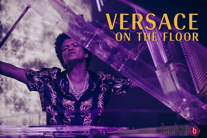 Versace protagoniza el nuevo videoclip de Bruno Mars