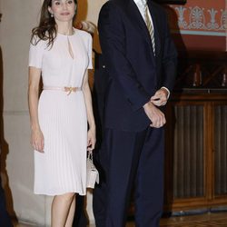 La Reina Letizia con un vestido de Hugo Boss en la Real Academia Española