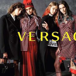 Gigi Hadid, Taylor Hill, Mica Argañaraz y Vittoria Ceretti, embajadoras de la campaña otoño/invierno 2017/2018 de Versace