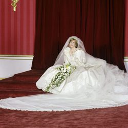 Lady Di con su vestido de novia