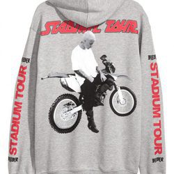 Sudadera gris con estampado de una moto de la colaboración de H&M con Justin Bieber