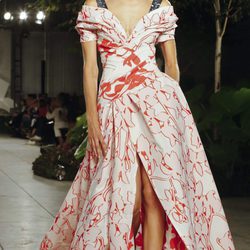 Vestido de flores de Carolina Herrera primavera/verano 2018 en la New York Fashion Week