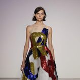 Vestido de tul de colores de Oscar de la Renta primavera/verano 2018 para la Nueva York Fashion Week