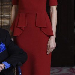 La Reina Letizia con un total red en la recepción de los Premios Cervantes 2016