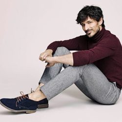 Andrés Valencoso vuelve a protagonizar la campaña de Xti otoño/invierno 2017/2018 con zapatos azules