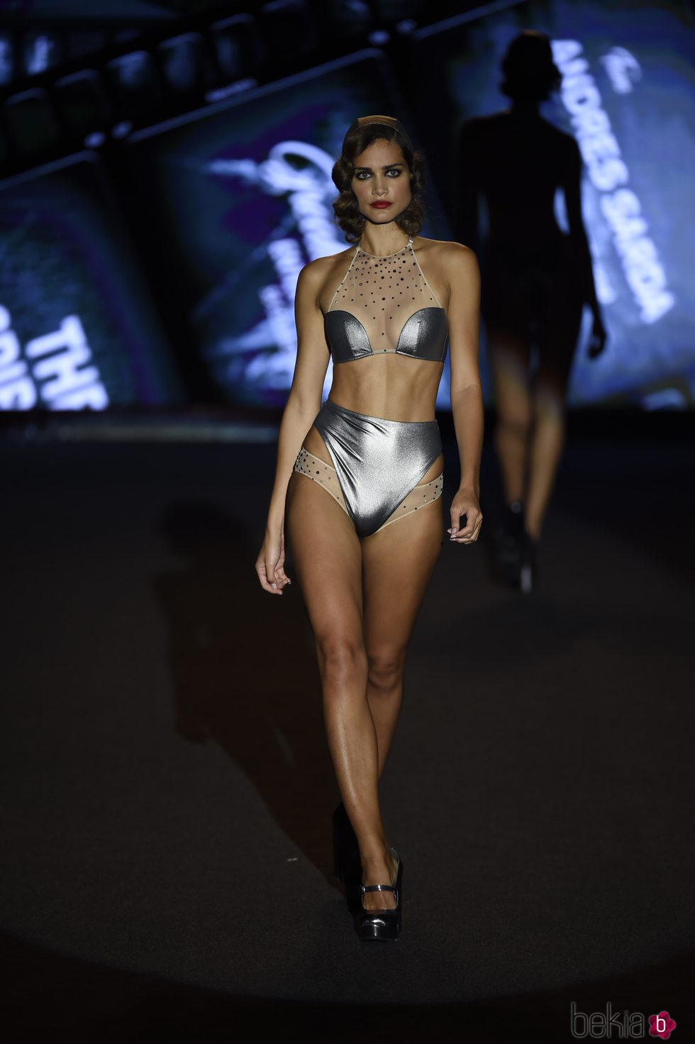 Bikini metalizado de Andrés Sardá primavera/verano 2018 en la Madrid Fashion Week