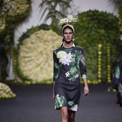Vestido tropical en el desfile de Francis Montesinos en Madrid Fashion Week primavera/verano 2018