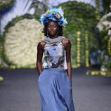 Falda azul larga en el desfile de Francis Montesinos en Madrid Fashion Week primavera/verano 2018
