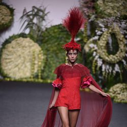 Jumpsuit rojo en el desfile de Francis Montesinos en Madrid Fashion Week primavera/verano 2018