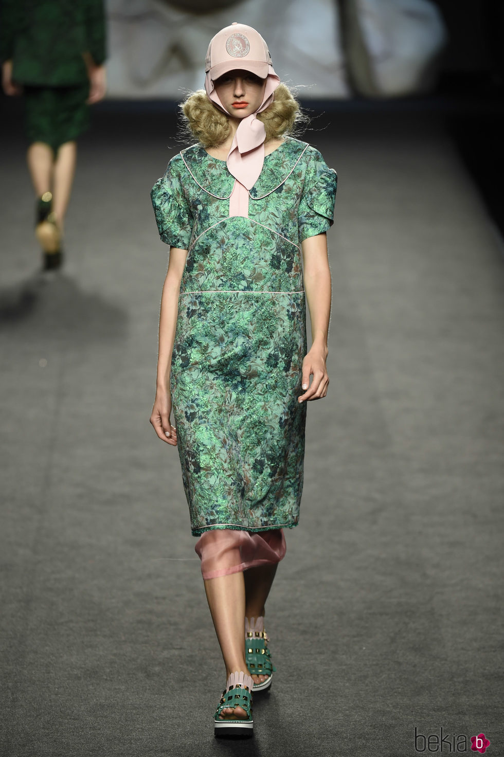 Vestido verde estampado de Ana Locking primavera/verano 2018 para Madrid Fashion Week