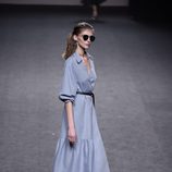Vestido azul cielo de Roberto Torretta colección primavera/verano 2018 en Madrid Fashion Week