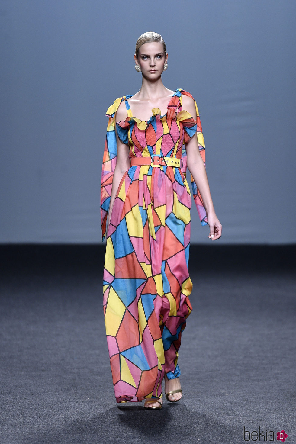 Vestido largo estampado de colores de María Escoté primavera/verano 2018 para Madrid Fashion Week
