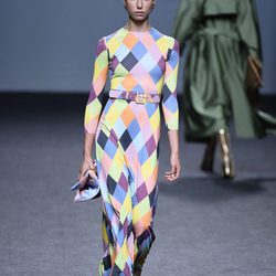 Vestido estampado de rombos de María Escoté primavera/verano 2018 para Madrid Fashion Week