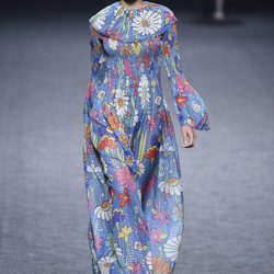 Vestido largo de flores de María Escoté primavera/verano 2018 para Madrid Fashion Week