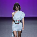 Vestido mini azul de Custo Barcelona primavera/verano 2018 en la Madrid Fashion Week